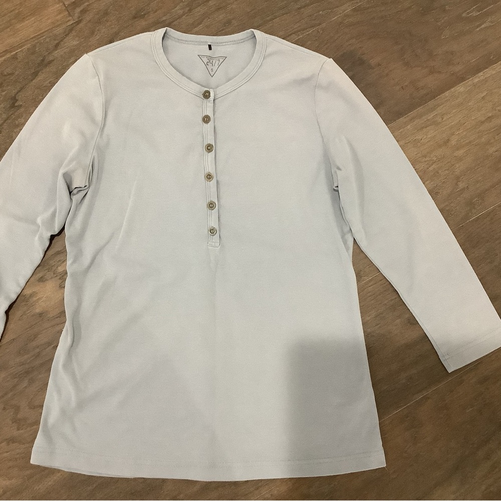 24/7 blue three quarter sleeve button t shirt size small